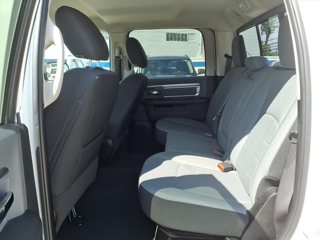 RAM 1500 Classic SLT 4x4 Crew Cab 5'7" Box 2023 RAM 1500 Classic SLT 4x4 Crew Cab 5'7" Box 2023