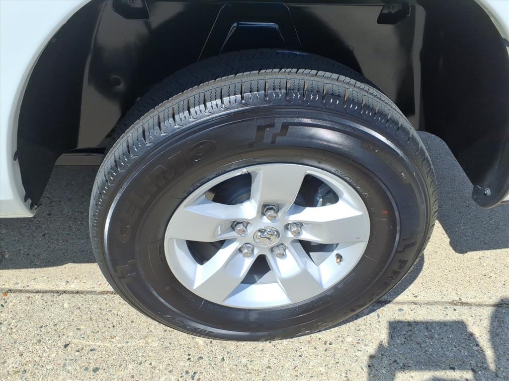 RAM 1500 Classic SLT 4x4 Crew Cab 5'7" Box 2023 RAM 1500 Classic SLT 4x4 Crew Cab 5'7" Box 2023