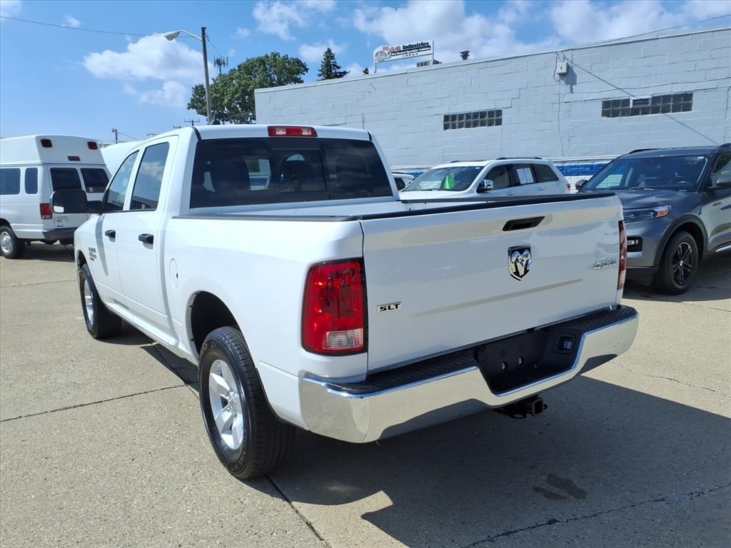 RAM 1500 Classic SLT 4x4 Crew Cab 5'7" Box 2023 RAM 1500 Classic SLT 4x4 Crew Cab 5'7" Box 2023