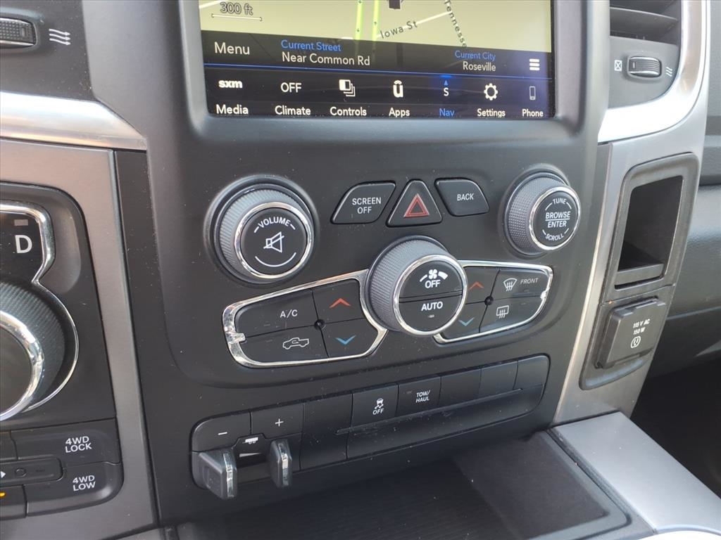 RAM 1500 Classic SLT 4x4 Crew Cab 5'7" Box 2023 RAM 1500 Classic SLT 4x4 Crew Cab 5'7" Box 2023