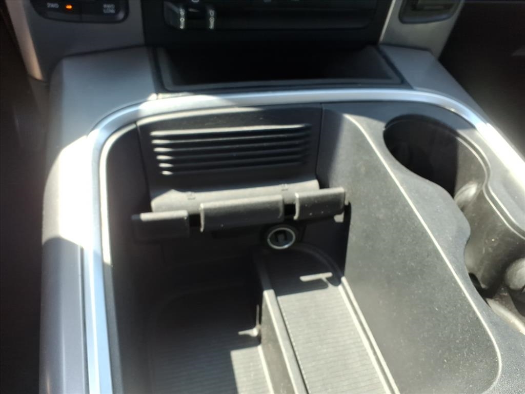 RAM 1500 Classic SLT 4x4 Crew Cab 5'7" Box 2023 RAM 1500 Classic SLT 4x4 Crew Cab 5'7" Box 2023