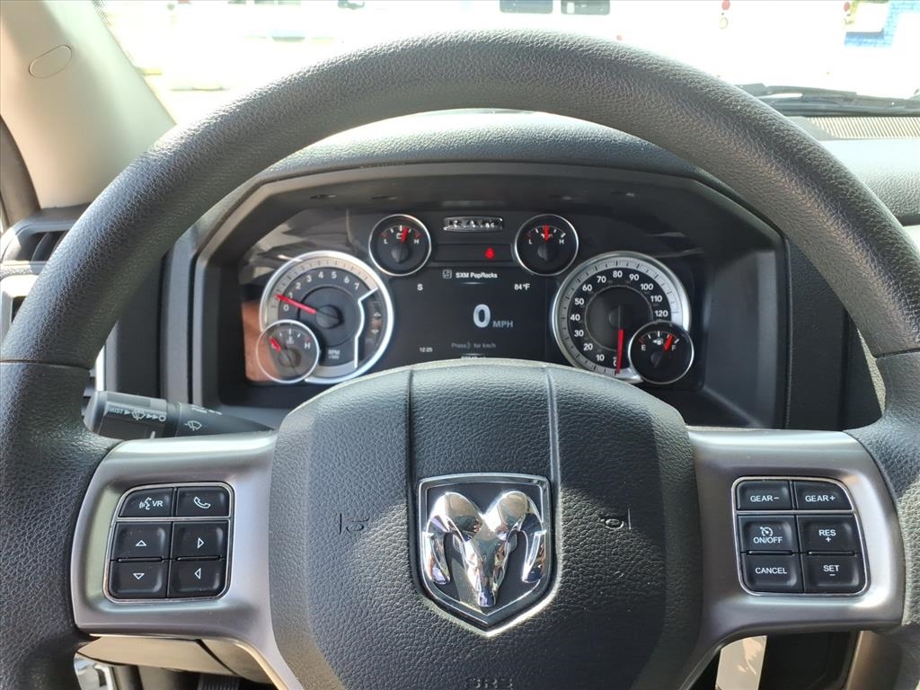 RAM 1500 Classic SLT 4x4 Crew Cab 5'7" Box 2023 RAM 1500 Classic SLT 4x4 Crew Cab 5'7" Box 2023