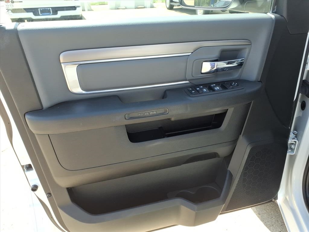 RAM 1500 Classic SLT 4x4 Crew Cab 5'7" Box 2023