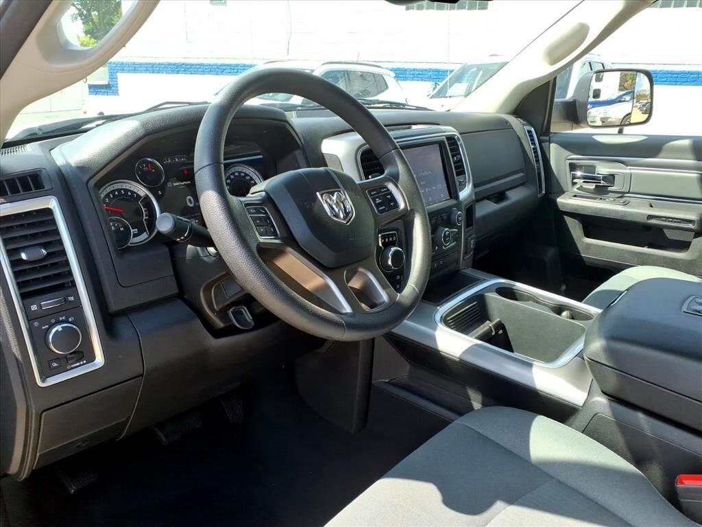 RAM 1500 Classic SLT 4x4 Crew Cab 5'7" Box 2023