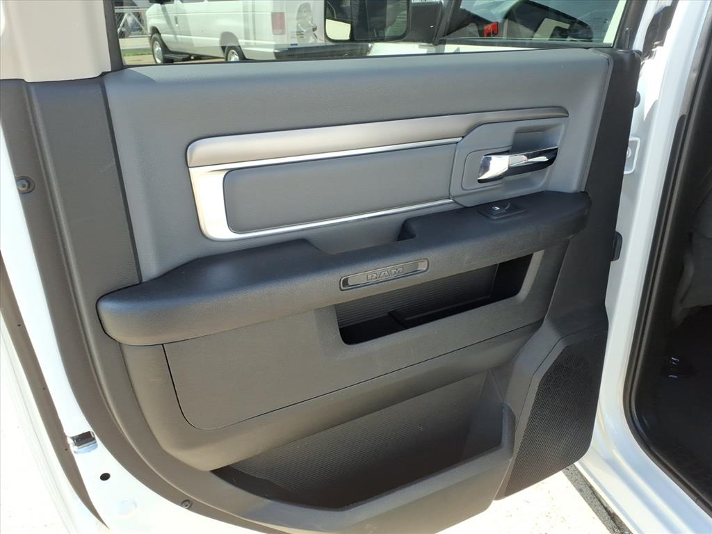 RAM 1500 Classic SLT 4x4 Crew Cab 5'7" Box 2023