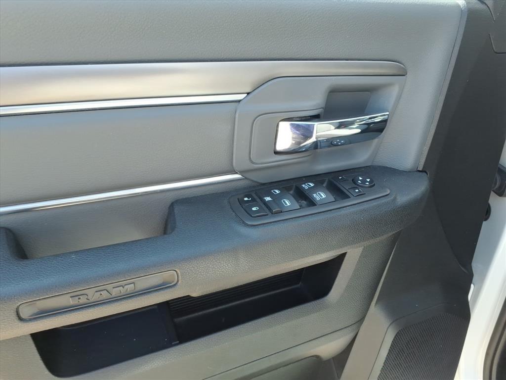 RAM 1500 Classic SLT 4x4 Crew Cab 5'7" Box 2023