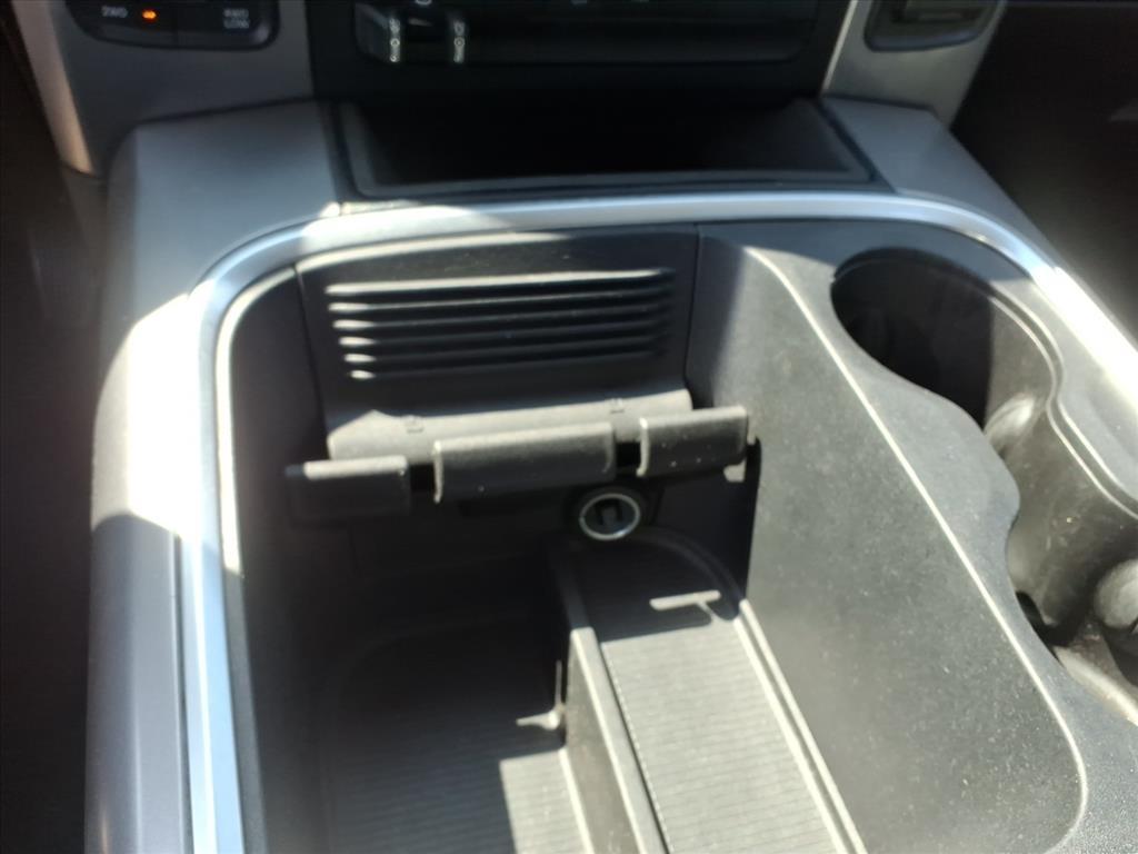 RAM 1500 Classic SLT 4x4 Crew Cab 5'7" Box 2023