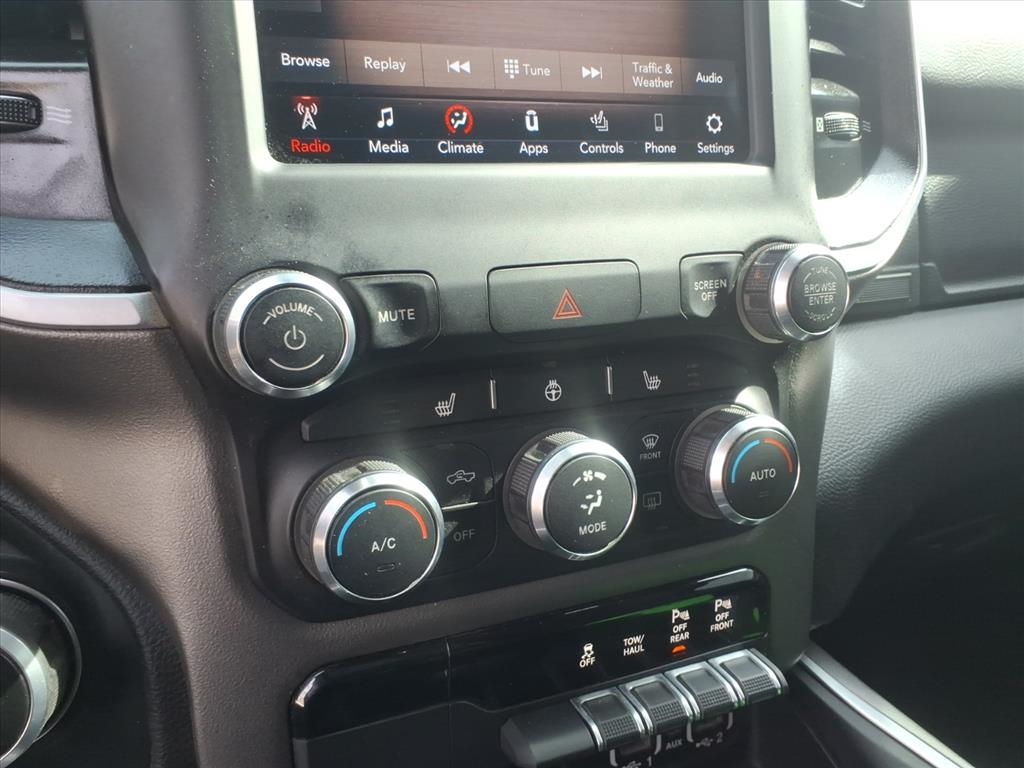 RAM 1500 Big Horn 4x2 Quad Cab 6'4" Box 2020