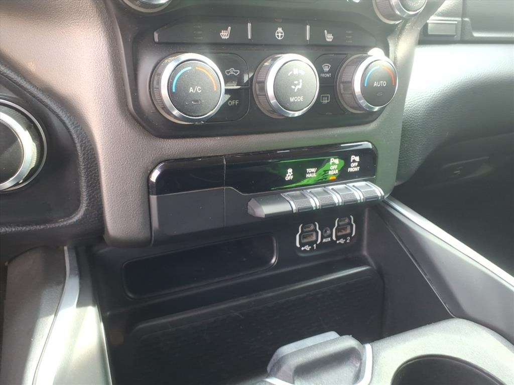 RAM 1500 Big Horn 4x2 Quad Cab 6'4" Box 2020