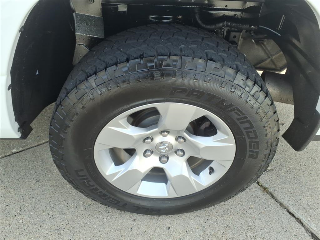 RAM 1500 Big Horn 4x2 Quad Cab 6'4" Box 2020