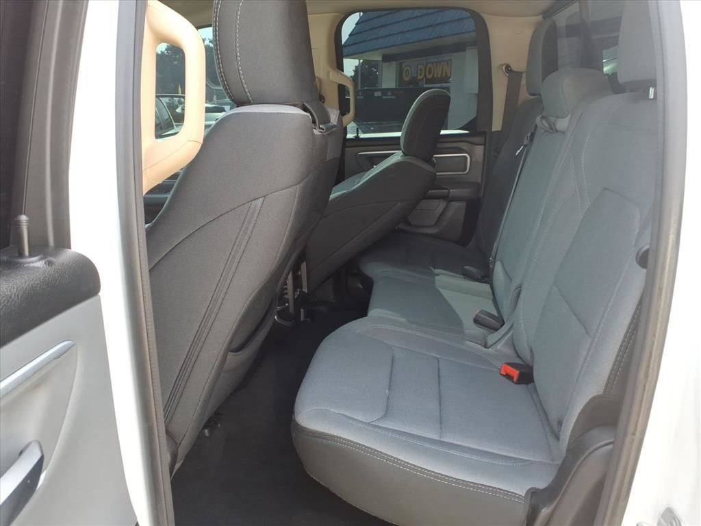 RAM 1500 Big Horn 4x2 Quad Cab 6'4" Box 2020