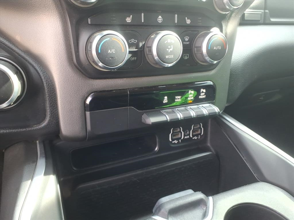 RAM 1500 Big Horn 4x2 Quad Cab 6'4" Box 2020