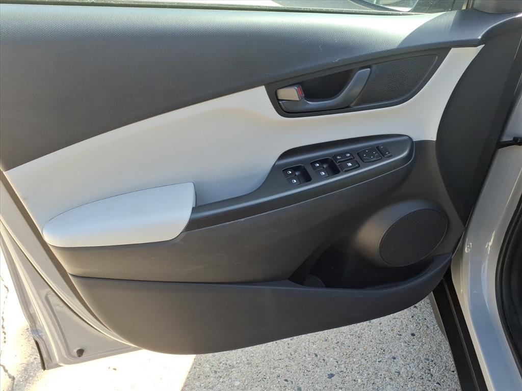 Hyundai Kona SEL Auto FWD 2023 Hyundai Kona SEL Auto FWD 2023