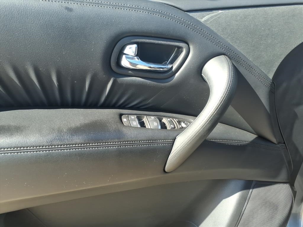 Nissan Armada 4x2 SV 2022