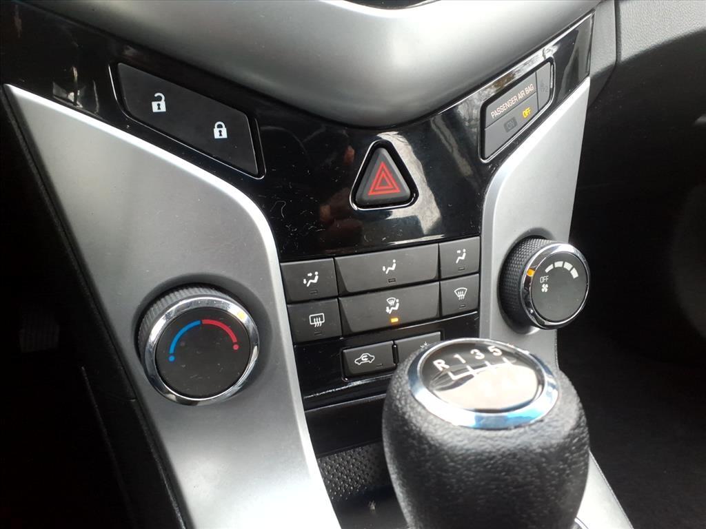 Chevrolet Cruze 4dr Sdn LS 2011