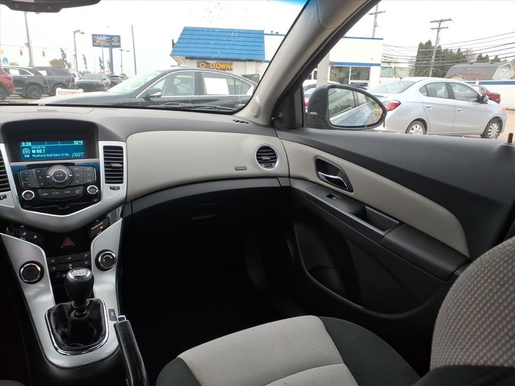 Chevrolet Cruze 4dr Sdn LS 2011