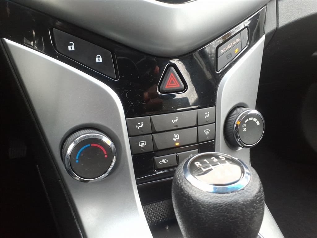 Chevrolet Cruze 4dr Sdn LS 2011