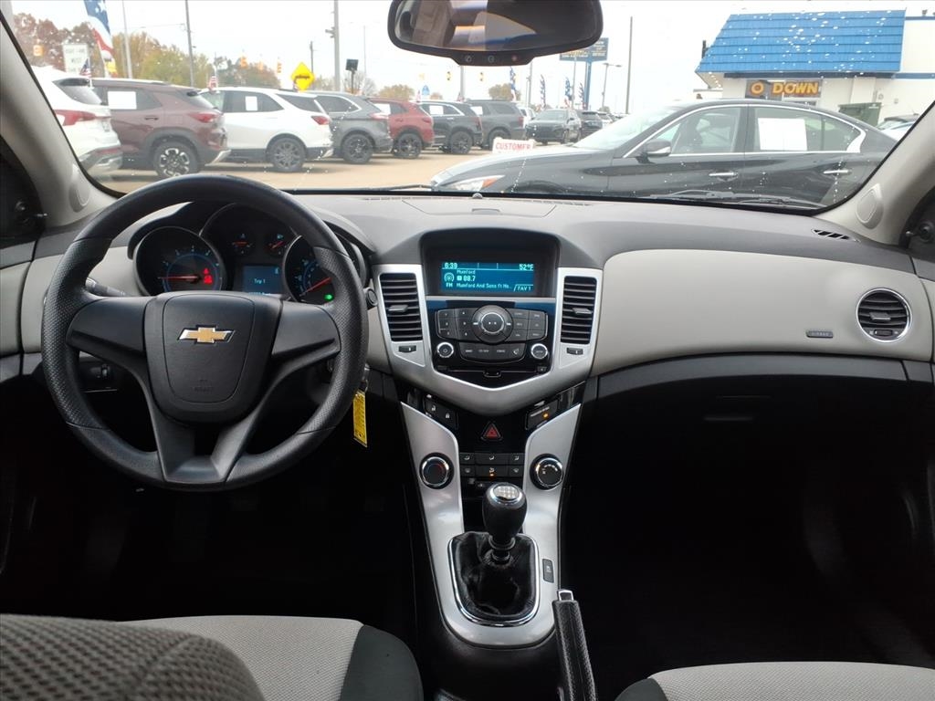 Chevrolet Cruze 4dr Sdn LS 2011