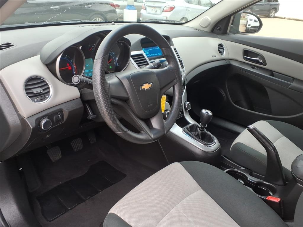 Chevrolet Cruze 4dr Sdn LS 2011