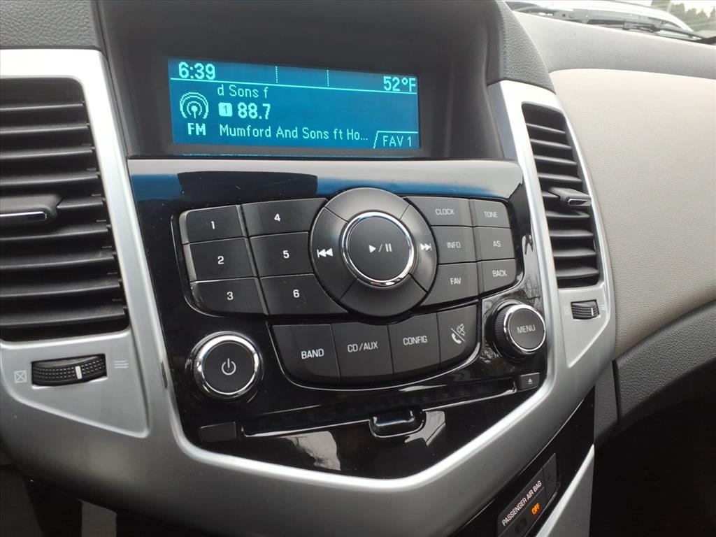 Chevrolet Cruze 4dr Sdn LS 2011