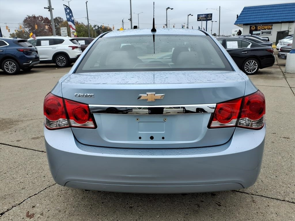 Chevrolet Cruze 4dr Sdn LS 2011