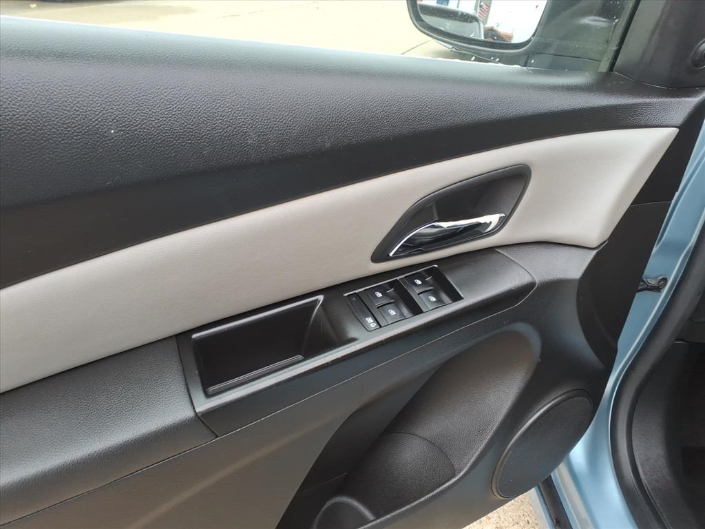 Chevrolet Cruze 4dr Sdn LS 2011