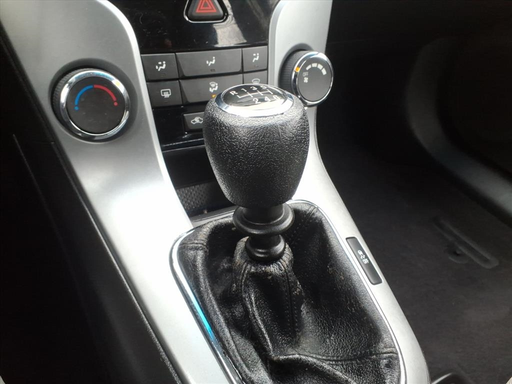 Chevrolet Cruze 4dr Sdn LS 2011