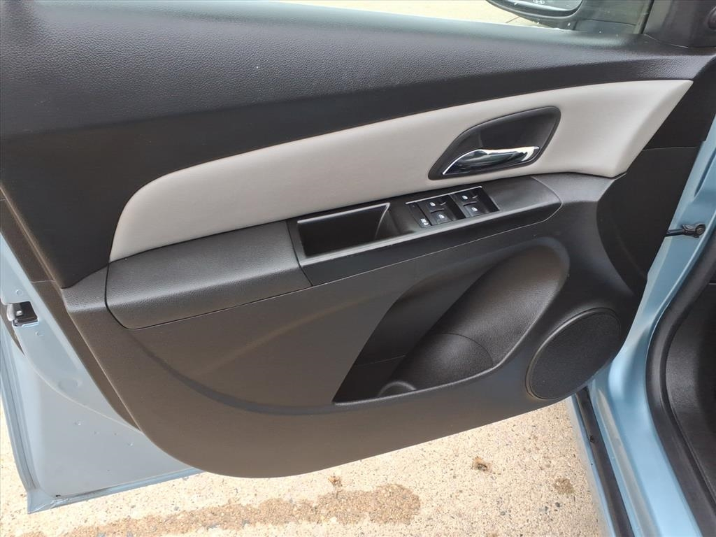 Chevrolet Cruze 4dr Sdn LS 2011