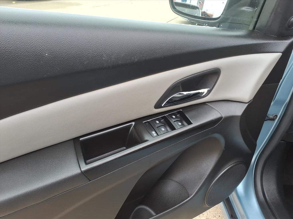 Chevrolet Cruze 4dr Sdn LS 2011