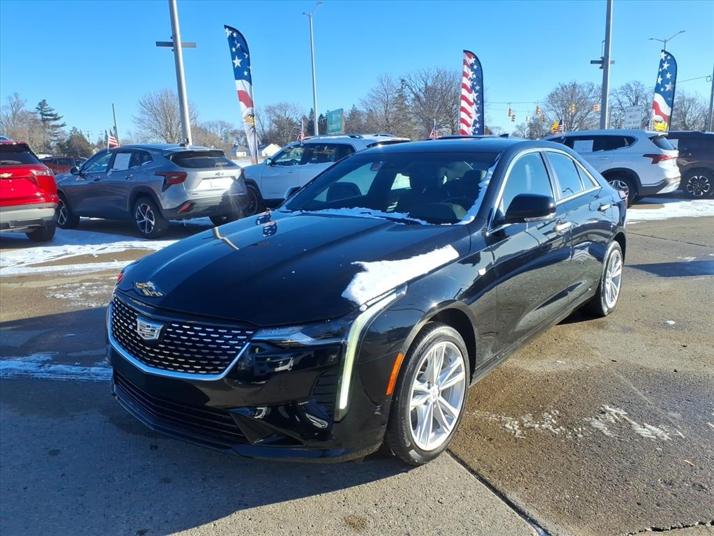 Cadillac CT4 4dr Sdn Luxury 2023