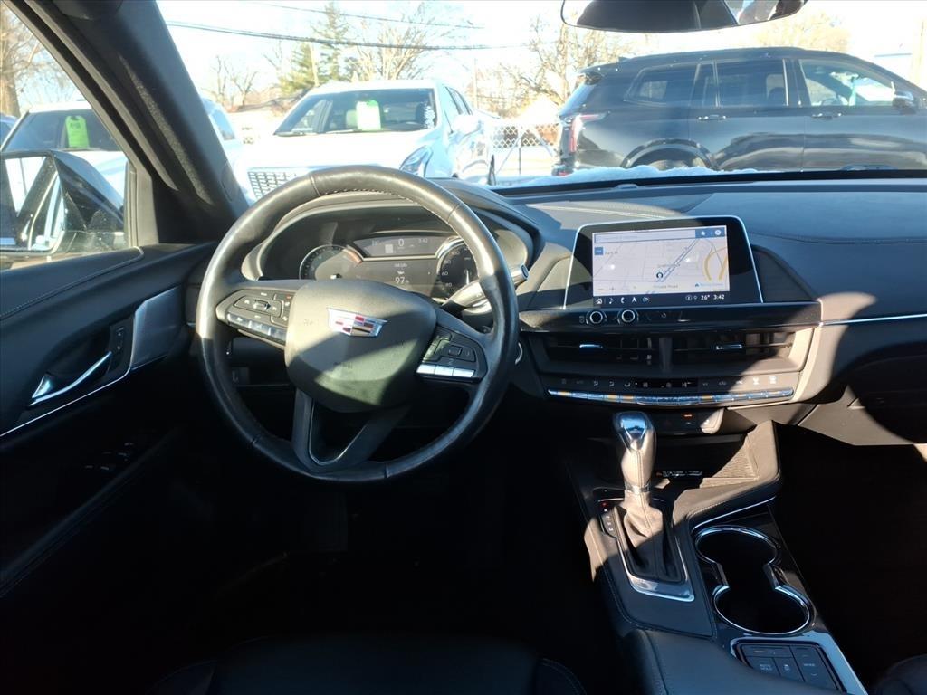 Cadillac CT4 4dr Sdn Luxury 2023