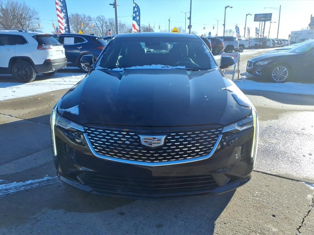 Cadillac CT4 4dr Sdn Luxury 2023