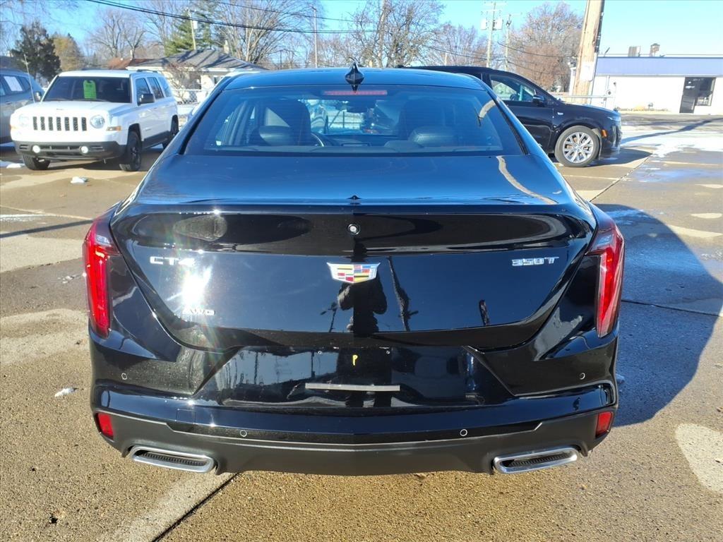 Cadillac CT4 4dr Sdn Luxury 2023