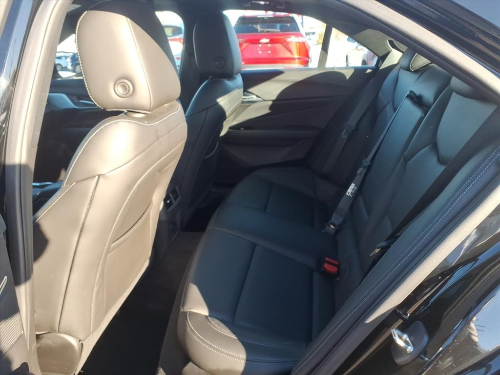 Cadillac CT4 4dr Sdn Luxury 2023