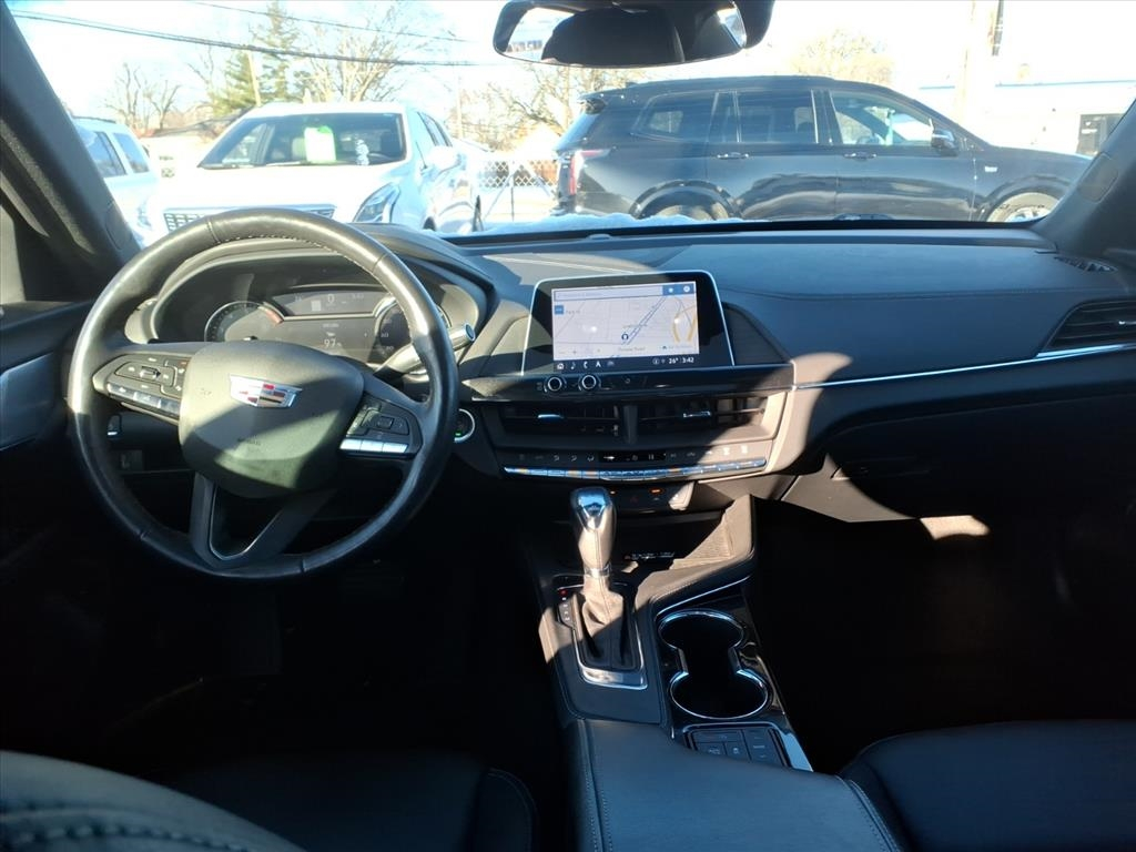 Cadillac CT4 4dr Sdn Luxury 2023