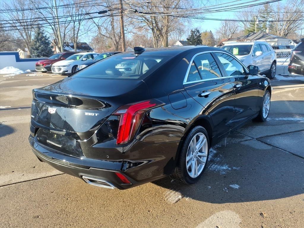 Cadillac CT4 4dr Sdn Luxury 2023