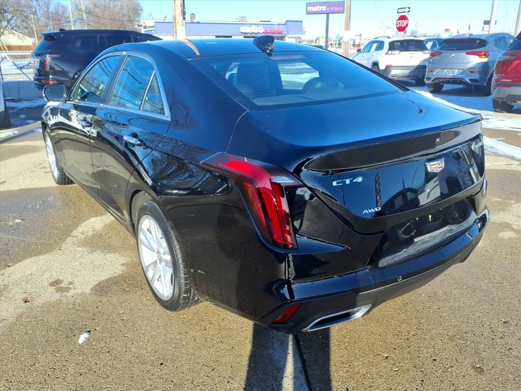 Cadillac CT4 4dr Sdn Luxury 2023