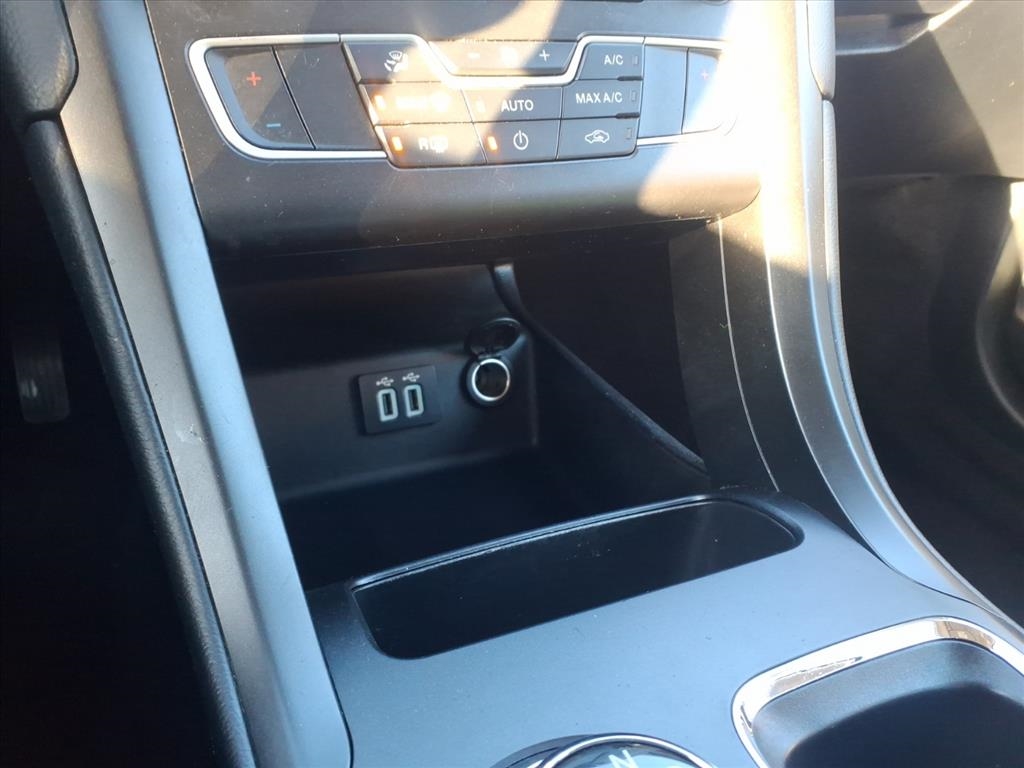 Ford Fusion SE FWD 2020