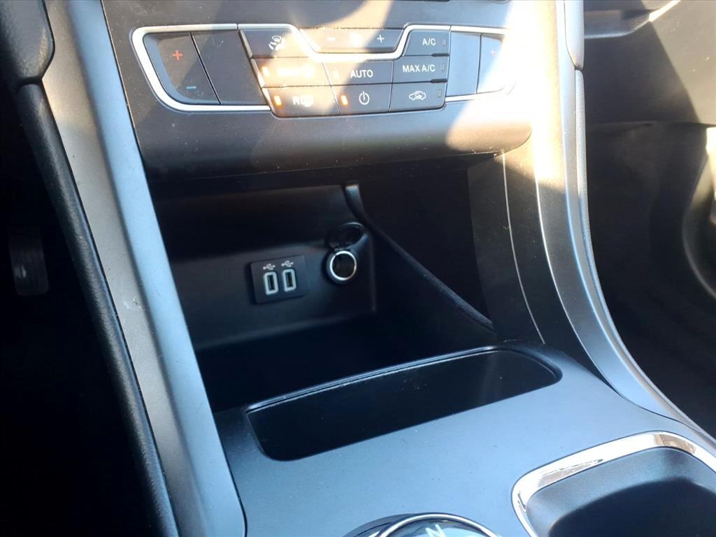 Ford Fusion SE FWD 2020