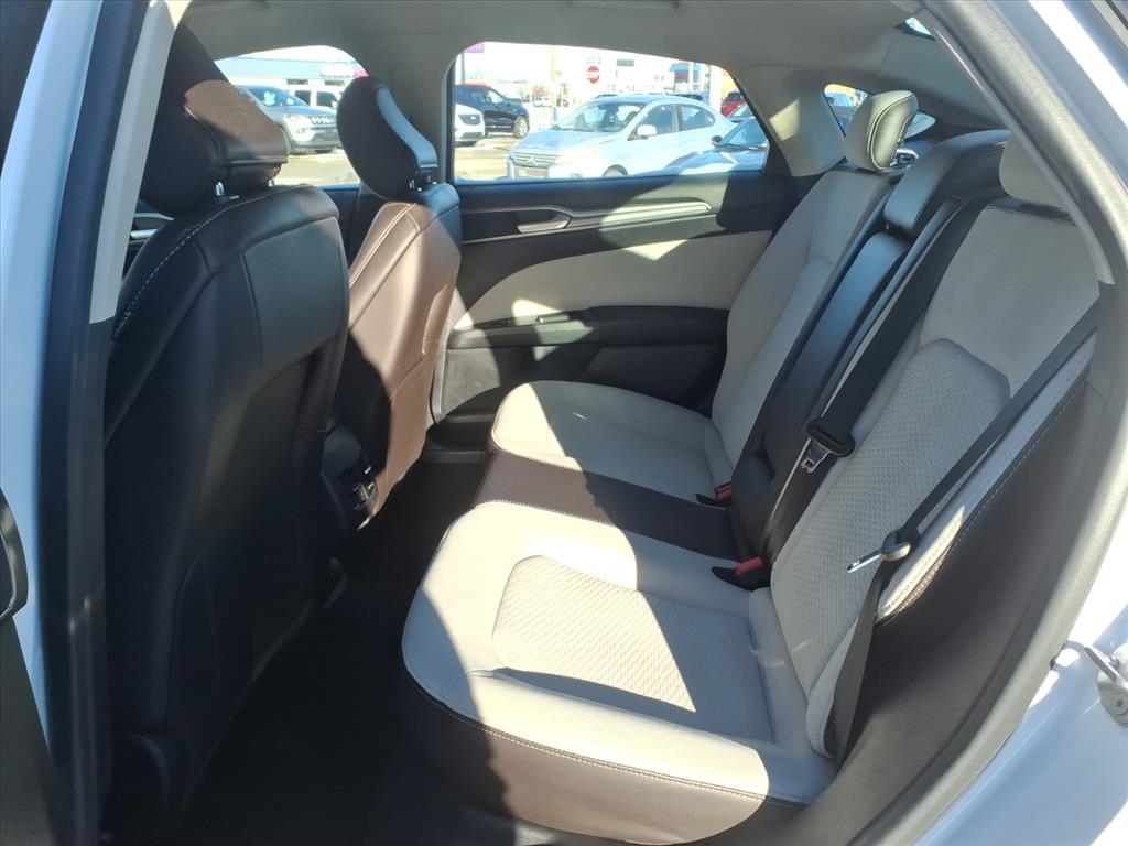 Ford Fusion SE FWD 2020