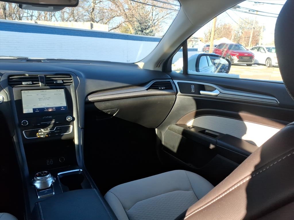 Ford Fusion SE FWD 2020