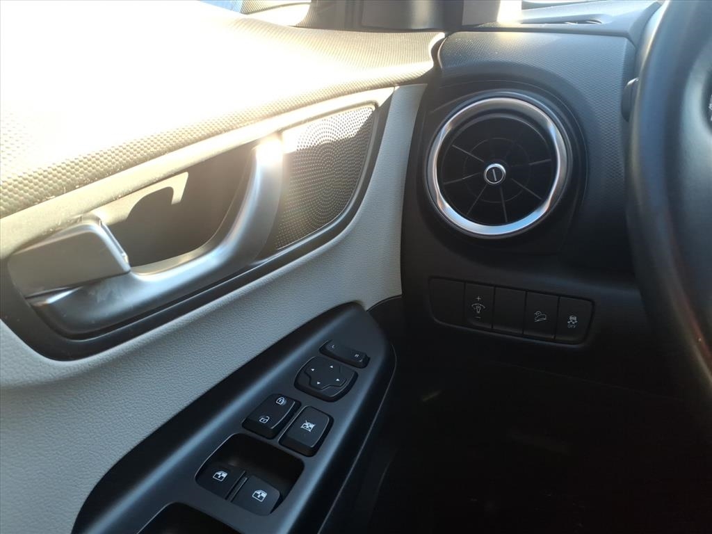 Hyundai Kona SEL Auto FWD 2023