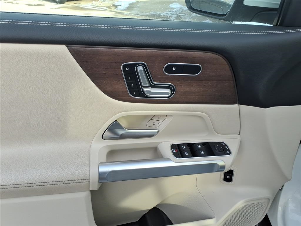 Mercedes-Benz GLB GLB 250 4MATIC SUV 2023