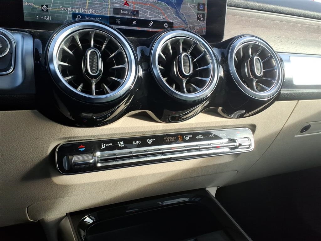 Mercedes-Benz GLB GLB 250 4MATIC SUV 2023