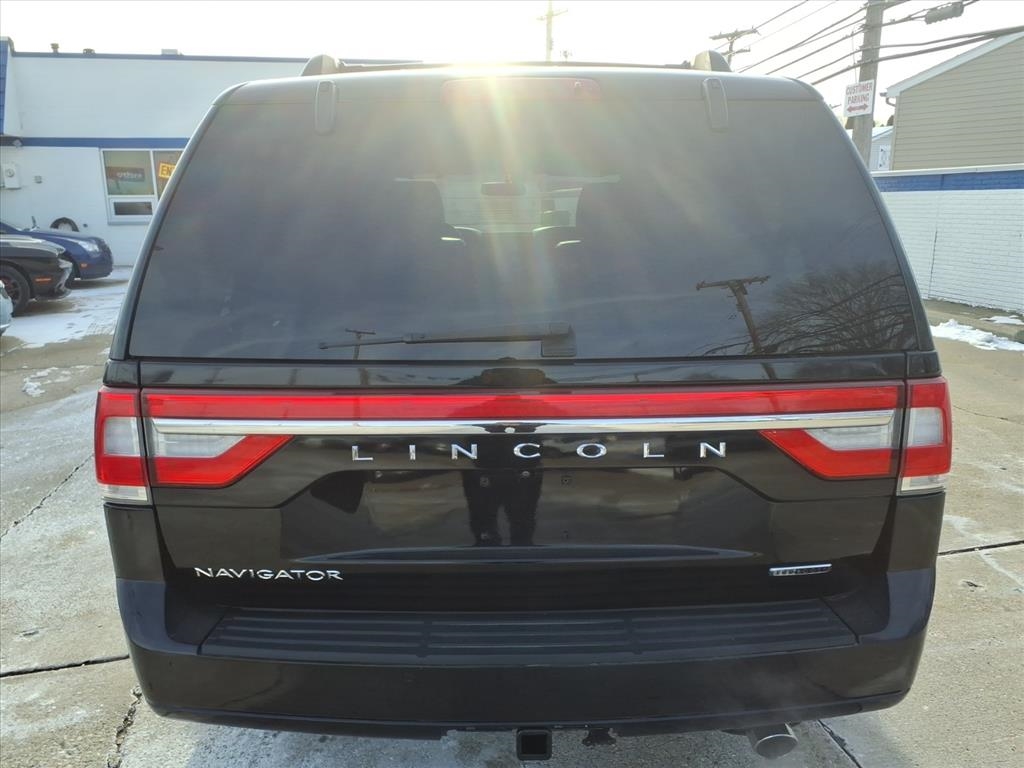 Lincoln Navigator 4WD 4dr Reserve 2016