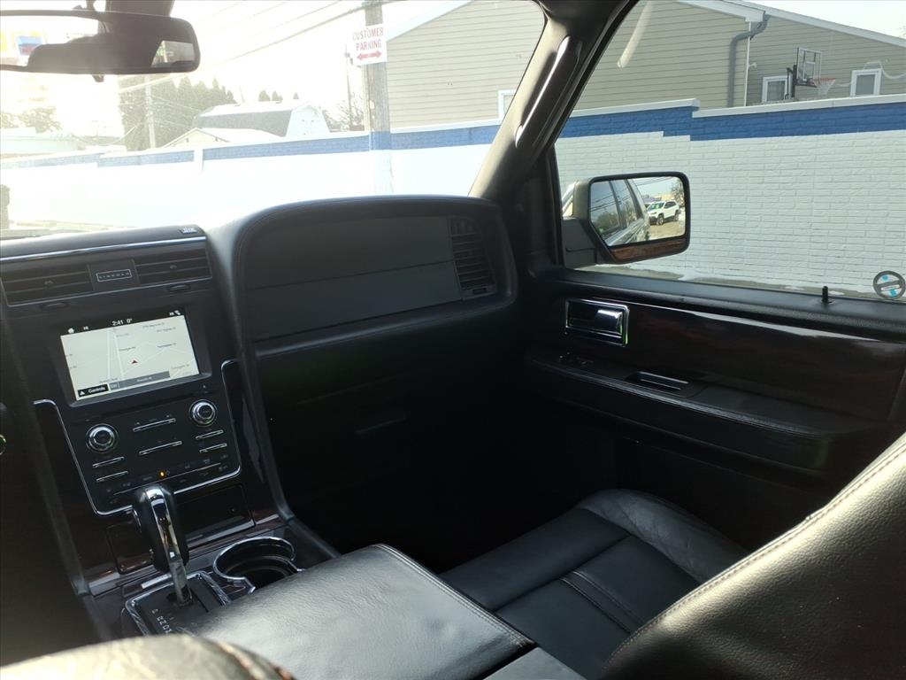 Lincoln Navigator 4WD 4dr Reserve 2016