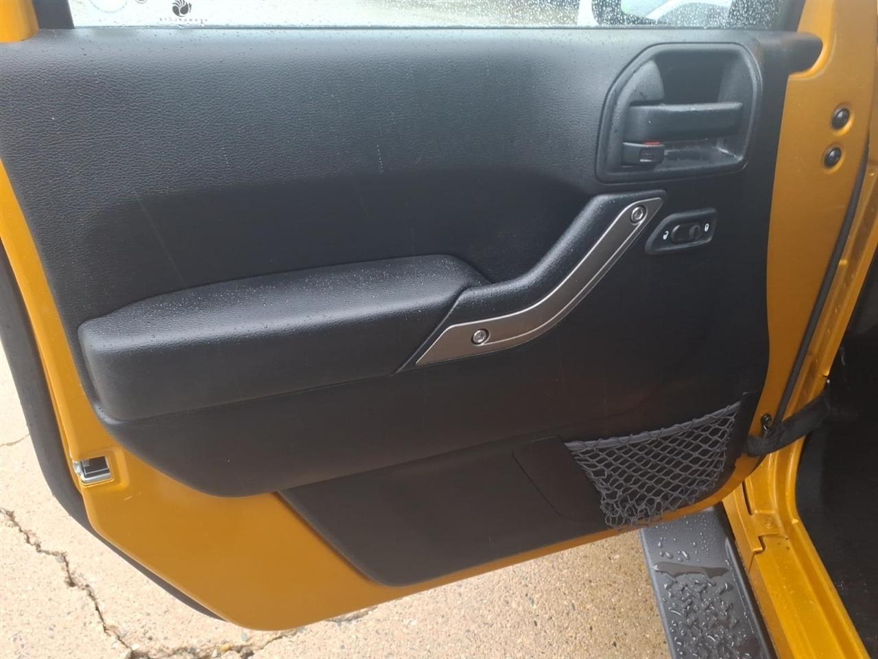 Jeep Wrangler photo 8
