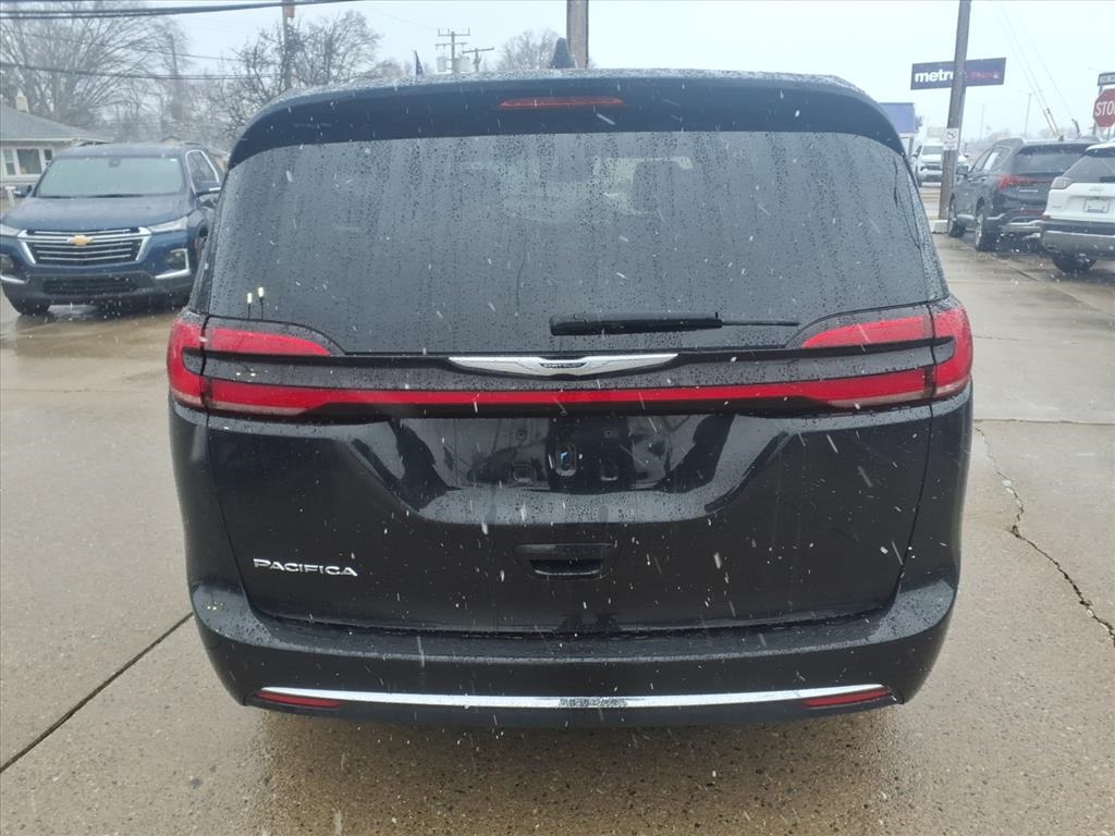 Chrysler Pacifica Touring L FWD 2024