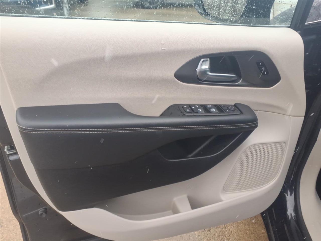 Chrysler Pacifica Touring L FWD 2024