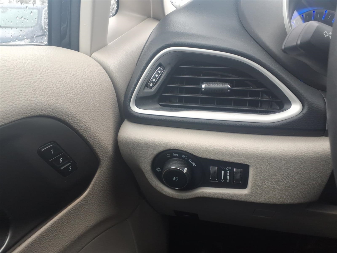 Chrysler Pacifica Touring L FWD 2024